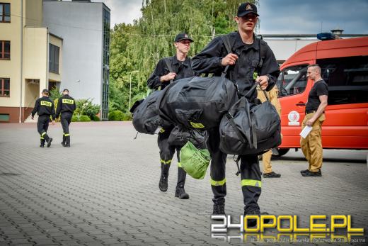 Podchorążowie Akademii Pożarniczej wspierają działania przeciwpowodziowe w regionie