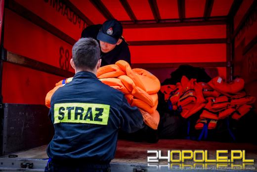 Podchorążowie Akademii Pożarniczej wspierają działania przeciwpowodziowe w regionie