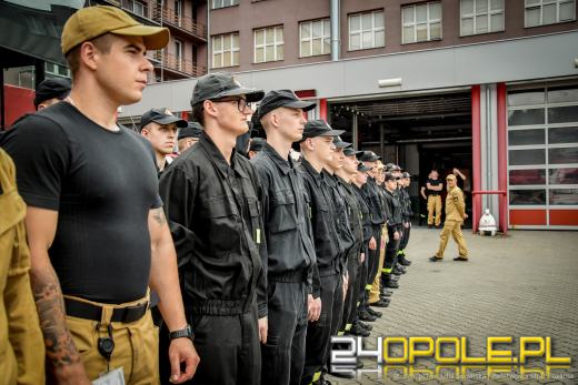 Podchorążowie Akademii Pożarniczej wspierają działania przeciwpowodziowe w regionie