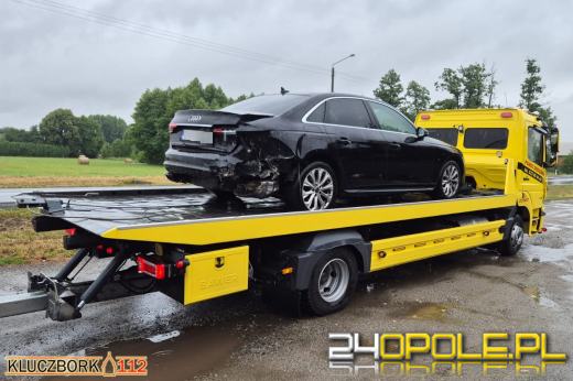 Zderzenie na DK11 przed przejazdem kolejowym. Jedna osoba w szpitalu