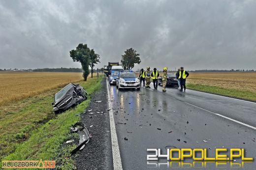 Zderzenie na DK11 przed przejazdem kolejowym. Jedna osoba w szpitalu