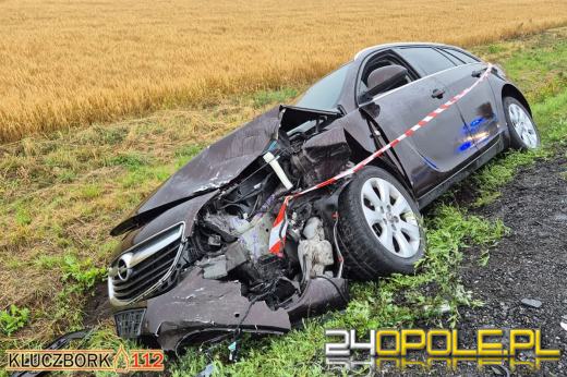 Zderzenie na DK11 przed przejazdem kolejowym. Jedna osoba w szpitalu