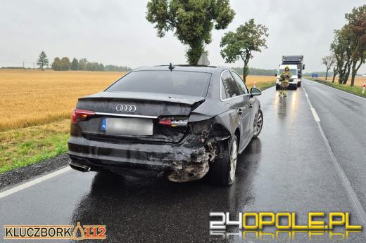 Zderzenie na DK11 przed przejazdem kolejowym. Jedna osoba w szpitalu