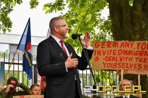 Prezydent, premier i IPN jednogłośnie potępiają słowa Grzegorza Brauna o Auschwitz