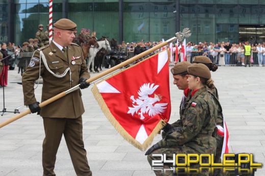 Uroczysta przysięga żołnierzy 17. OBOT w Opolu z wymiarem historycznym