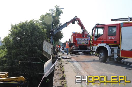 Wypadek na wiadukcie w Opolu. Utrudnienia potrwają do końca dnia