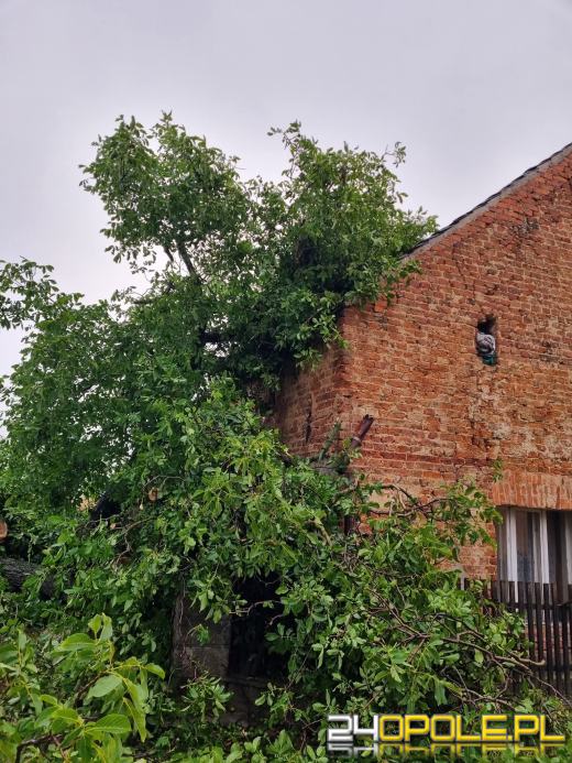 Burze nad regionem: strażacy interweniowali 34 razy, uszkodzone dachy w kilku miejscowościach