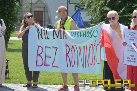 "Nie dla faszyzmu w Opolu" - pokojowy protest na placu Wolności