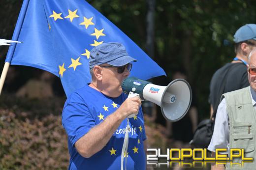 "Nie dla faszyzmu w Opolu" - pokojowy protest na placu Wolności
