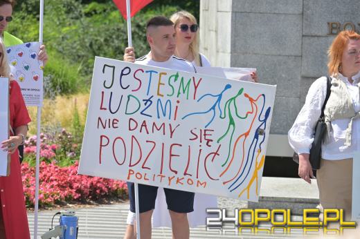 "Nie dla faszyzmu w Opolu" - pokojowy protest na placu Wolności