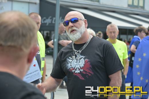 "Nie dla faszyzmu w Opolu" - pokojowy protest na placu Wolności
