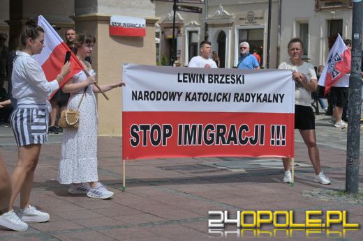 "Stop imigracji" - wiec Konfederacji na opolskim Rynku