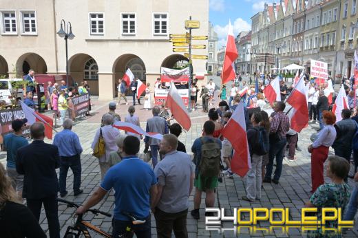 "Stop imigracji" - wiec Konfederacji na opolskim Rynku
