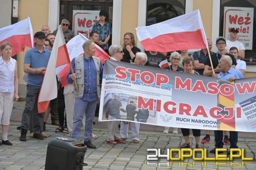 "Stop imigracji" - wiec Konfederacji na opolskim Rynku