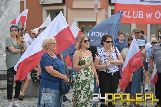 "Stop imigracji" - wiec Konfederacji na opolskim Rynku