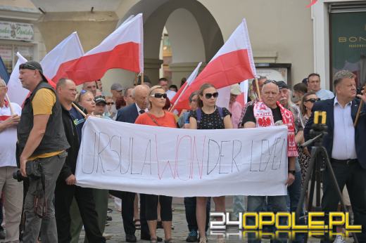 "Stop imigracji" - wiec Konfederacji na opolskim Rynku