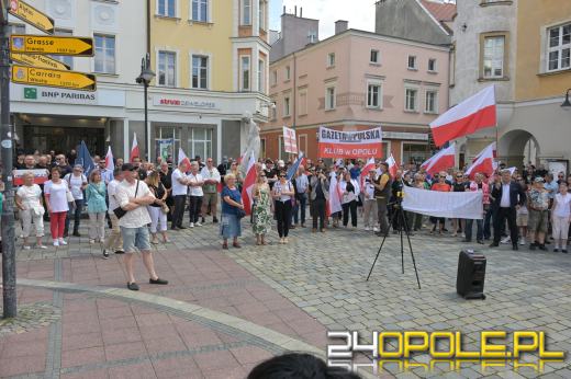 "Stop imigracji" - wiec Konfederacji na opolskim Rynku