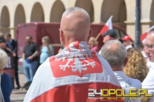 "Stop imigracji" - wiec Konfederacji na opolskim Rynku