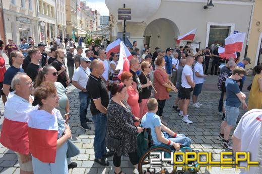 "Stop imigracji" - wiec Konfederacji na opolskim Rynku
