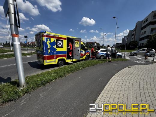 Potrącenie rowerzystki na Alei Solidarności w Opolu. Kobieta trafiła do szpitala