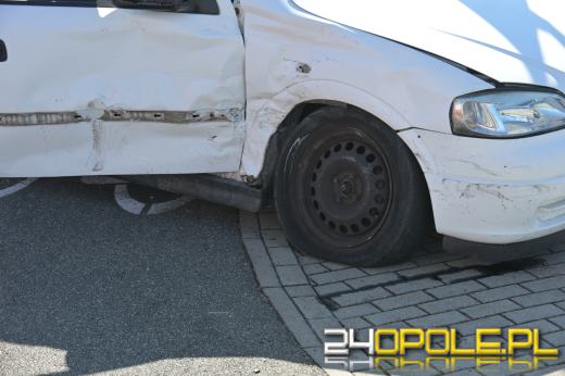 Zderzenie dwóch samochodów na ulicy Tarnopolskiej