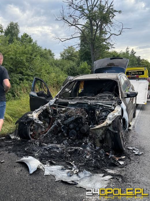 Pożar samochodu na DK46 w Dąbrowie - na szczęście nikt nie ucierpiał