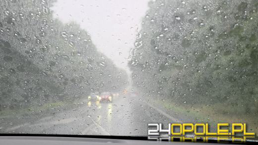 Aquaplaning i ograniczona widoczność - jak ulewny deszcz wpływa na bezpieczeństwo jazdy 