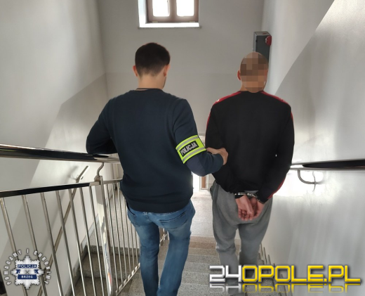 32-letni recydywista znów dokonał kradzieży. Teraz grozi mu do 15 lat więzienia