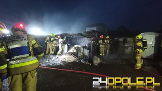 Pożar garaży w Gogolinie. Płonęły trzy blaszaki na terenie zakładu