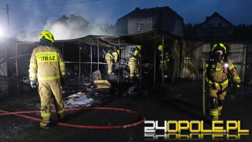 Pożar garaży w Gogolinie. Płonęły trzy blaszaki na terenie zakładu