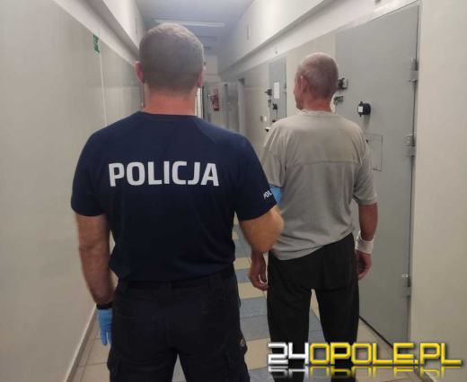 Zatrzymany na dachu zabytkowego zamku. Mężczyzna demontował miedziane elementy wieżyczki