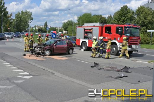 Wypadek na ul. Sosnkowskiego w Opolu. Dwie osoby poszkodowane
