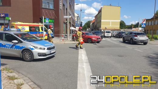 Zderzenie BMW z Audi w centrum miasta. Ruch drogowy utrudniony