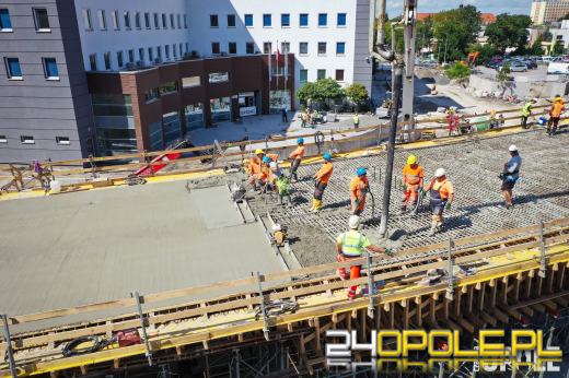 Postępy na budowie estakady przy CUP. Trwa betonowanie kluczowego odcinka