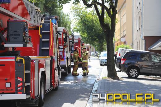 Pożar w mieszkaniu przy ul. Waryńskiego w Opolu - dziewczynka trafiła do szpitala