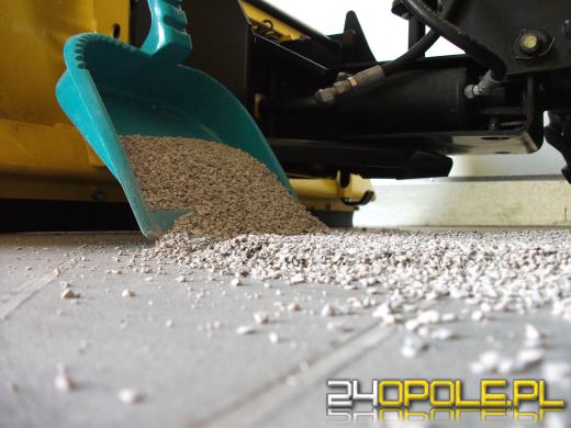 Sorbent sypki - skuteczna pomoc w usuwaniu wycieków