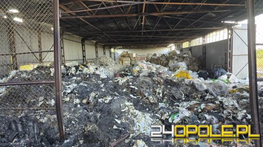 Pożar hali magazynowej w Chróścinie. Spłonęła konstrukcja wypełniona foliami