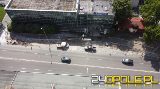 Nowa droga dla pieszych i rowerów powstaje przy pływalni Akwarium