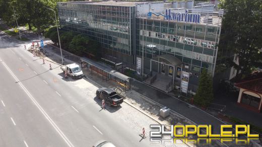 Nowa droga dla pieszych i rowerów powstaje przy pływalni Akwarium