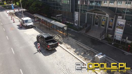 Nowa droga dla pieszych i rowerów powstaje przy pływalni Akwarium