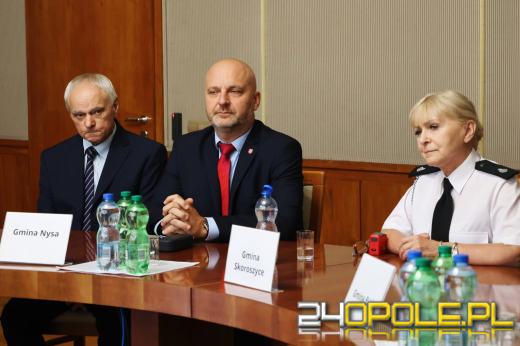 Nowe wozy dla OSP z Opolszczyzny poszkodowanych w powodzi