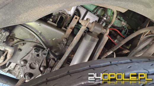 Ciężarówka w fatalnym stanie technicznym zatrzymana na obwodnicy Kędzierzyna-Koźla