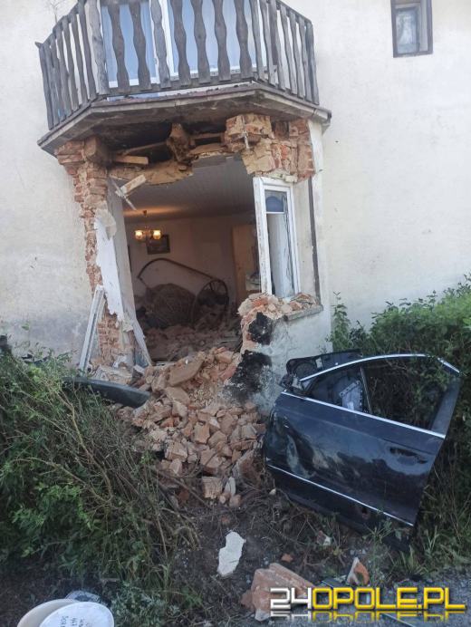 Poważny wypadek w Ściborowicach. 25-latek trafił śmigłowcem do szpitala