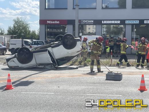 Zderzenie dwóch aut na Niemodlińskiej w Opolu