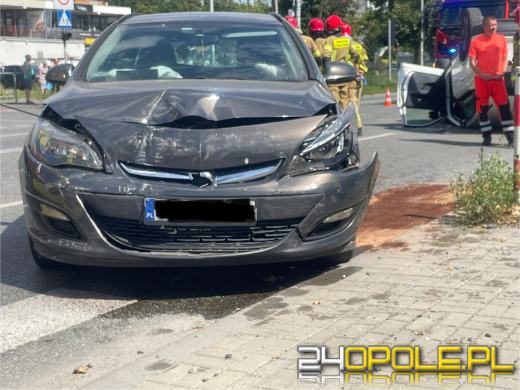 Zderzenie dwóch aut na Niemodlińskiej w Opolu