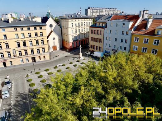 Zabytkowy krzyż na Placu Św. Sebastiana odzyskał dawny blask