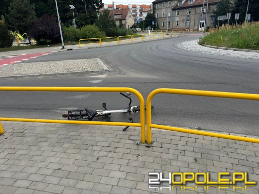 Wypadek w Namysłowie: Rowerzysta potrącony przez osobówkę przy rondzie Solidarności
