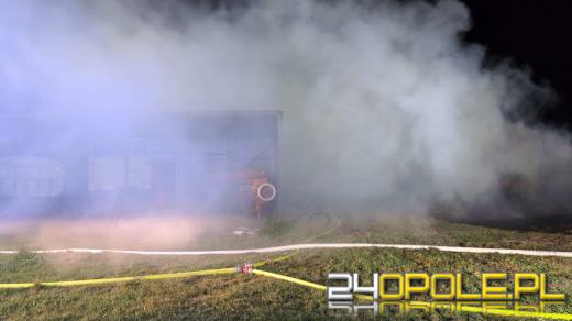 Szybka i skuteczna akcja strażaków - uratowano sprzęt rolniczy i zwierzęta