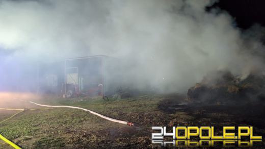 Szybka i skuteczna akcja strażaków - uratowano sprzęt rolniczy i zwierzęta