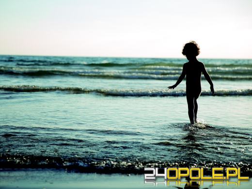 Policja apeluje: ostrożnie z publikowaniem zdjęć dzieci z wakacji